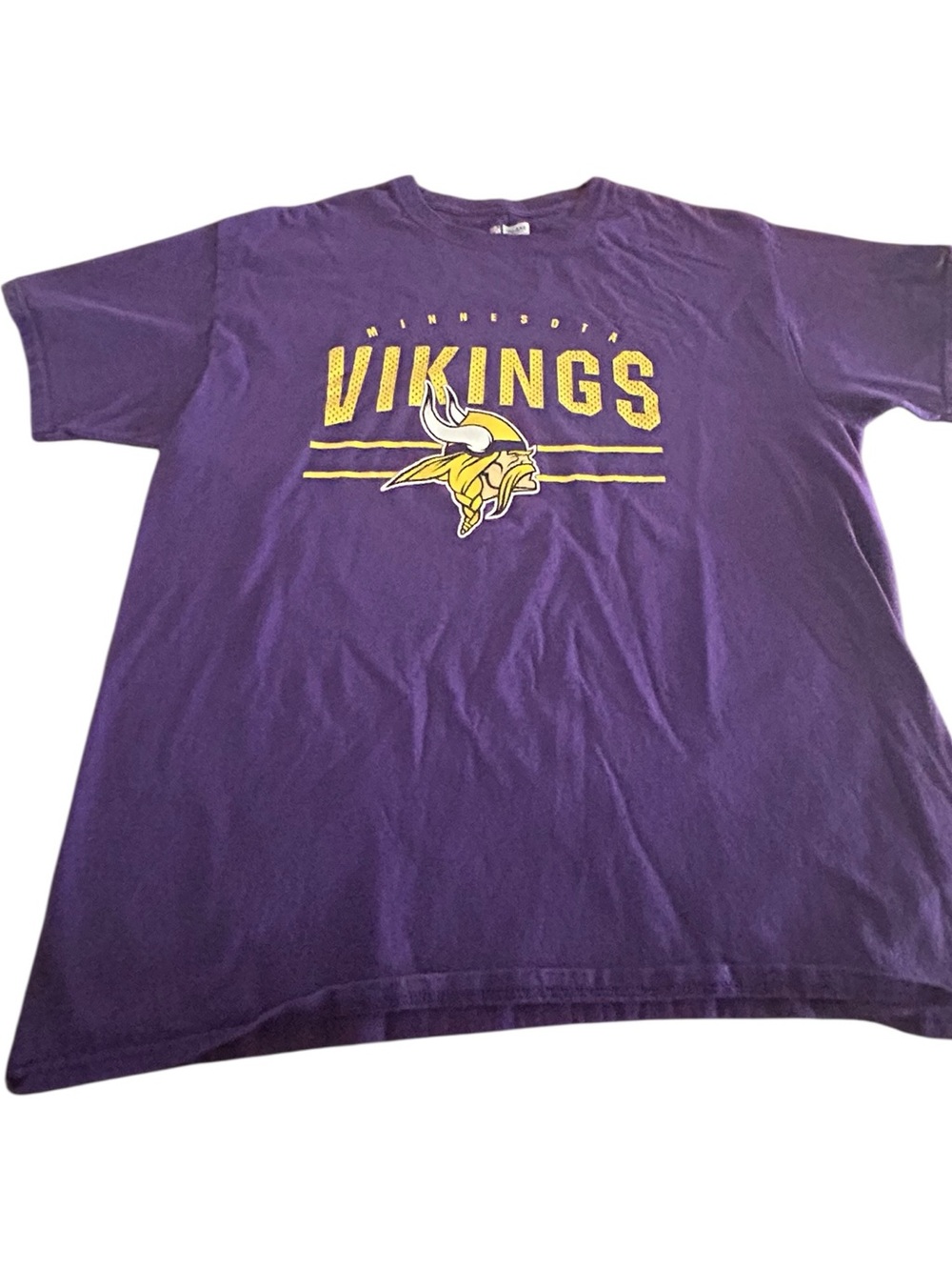 NFL Team Apparel Minnesota Vikings Football Purple & Yellow Graphic Tee SZ L EUC